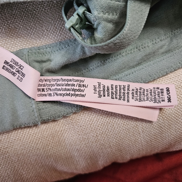 Seamless Ribbed Bra in Light Gray - Picture 2 of 2